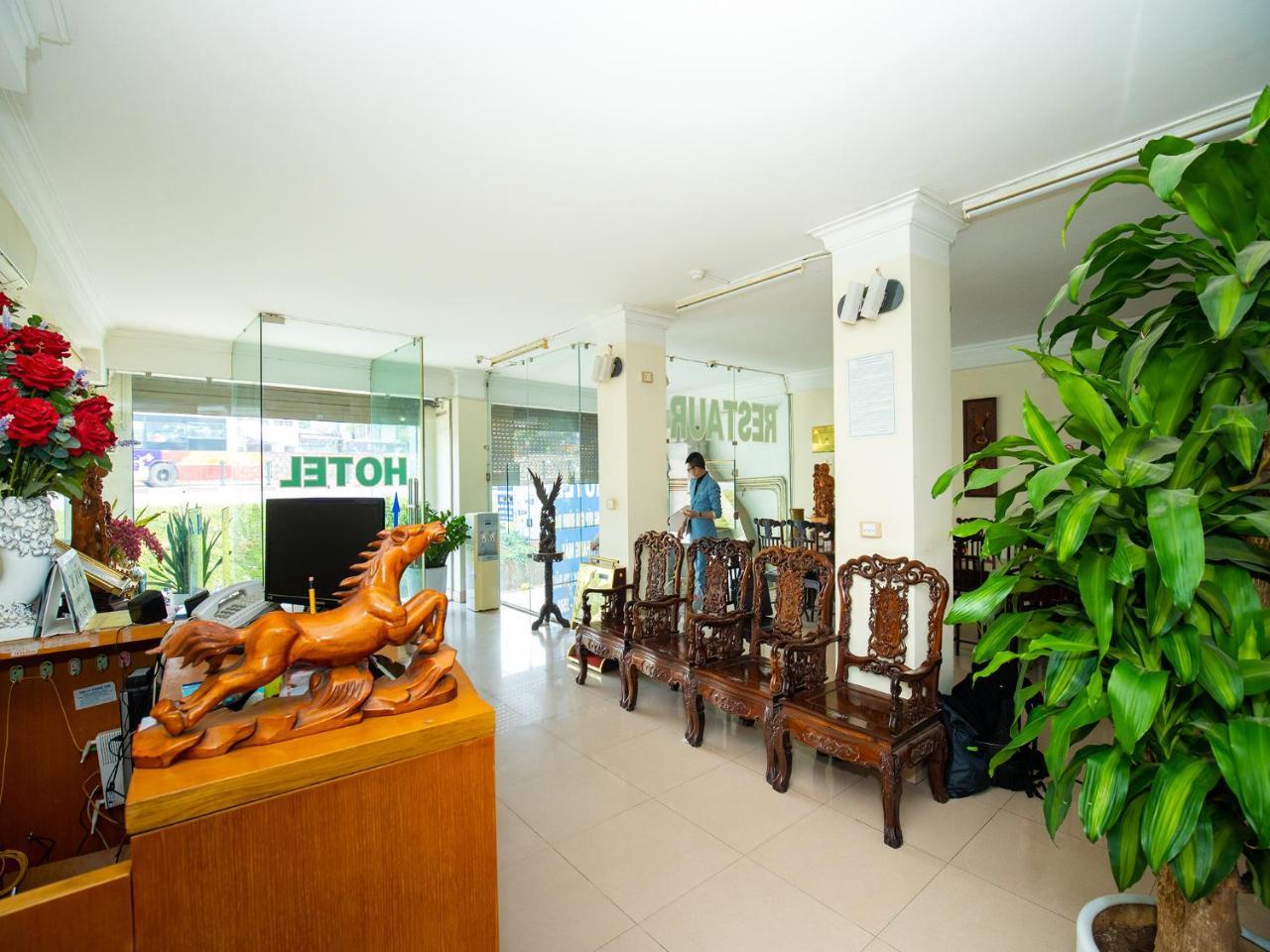Ho Sen Xanh Hotel Hanoi Exterior foto
